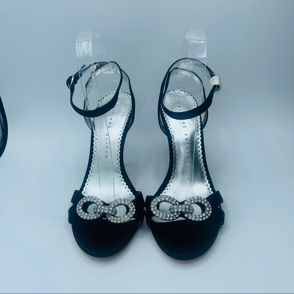 Martinez Valero Leather Pump With Crystal Chain